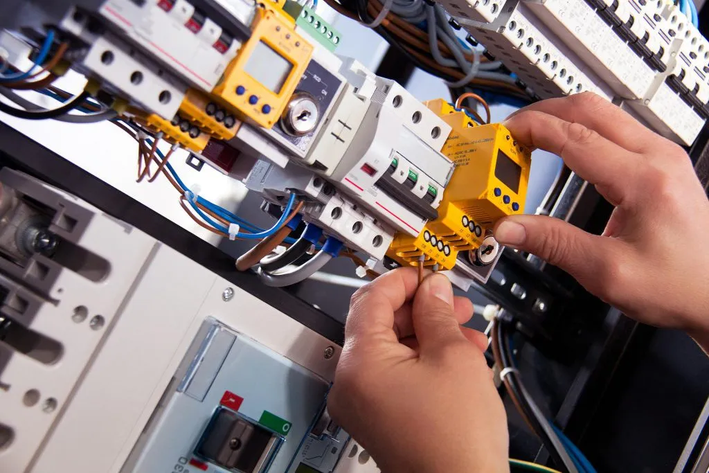 O czym warto pamiętać przy montażu instalacji elektrycznej w domu jednorodzinnym?